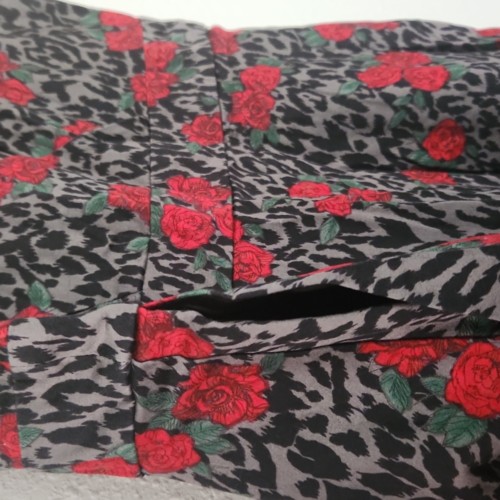 TORRID: Leopard And Roses Dress With POCKETS - Picture 2 of 7